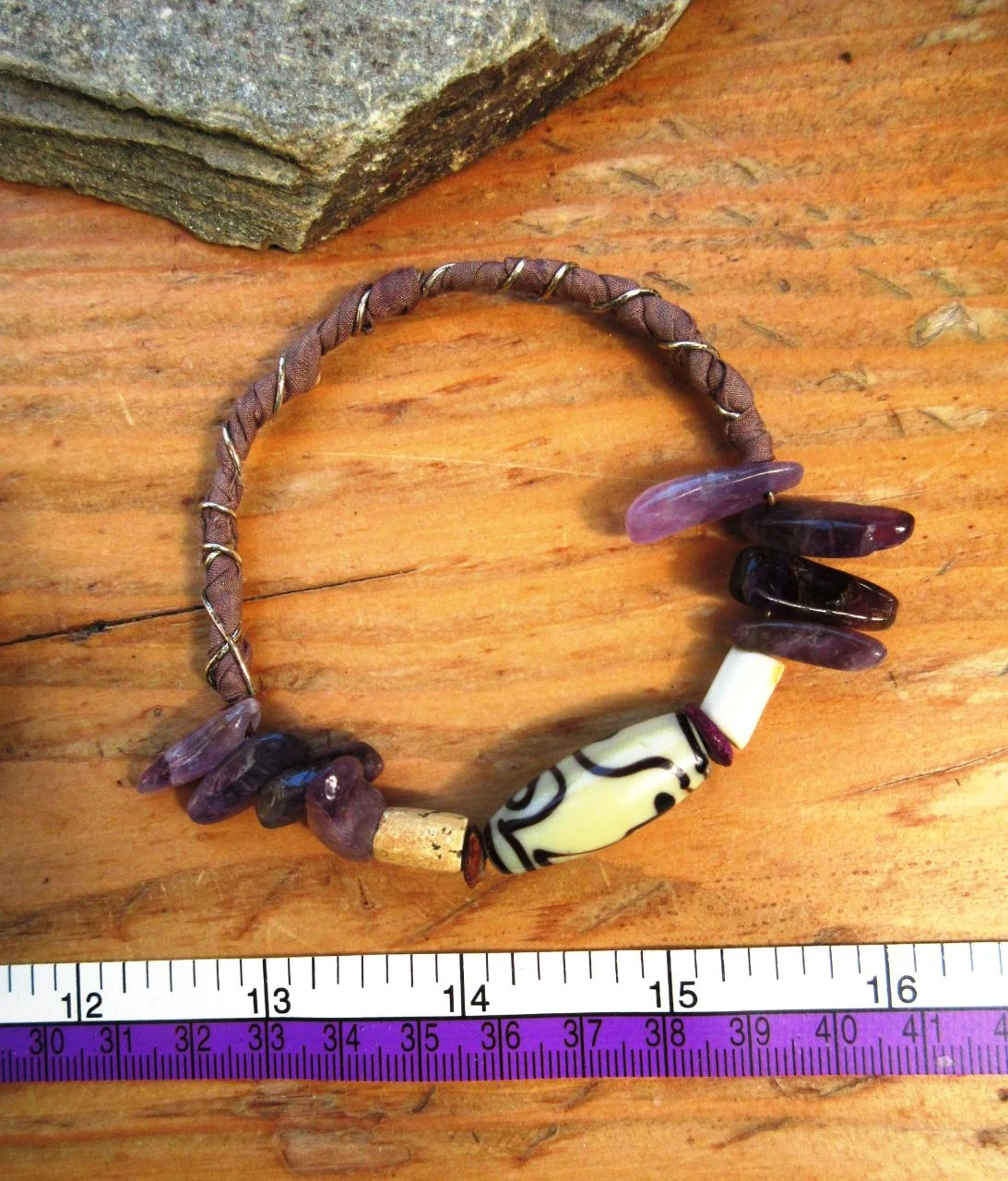 Bohemien tribale semi-rigide armband met DZI parel en amethist buisjesparels – photo 8